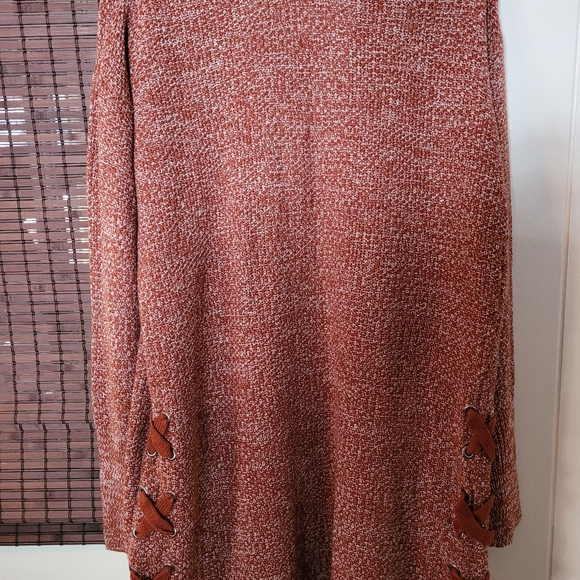 MAKE AN OFFER! Kohl's SO Long Sweater with criss cross detail and pockets NWT!! - Picture 3 of 7